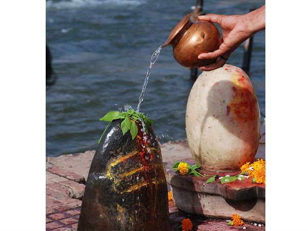 ఆలయం లో ప్రధాన దైవం ? ఆలయం లో ప్రధాన దైవం ?