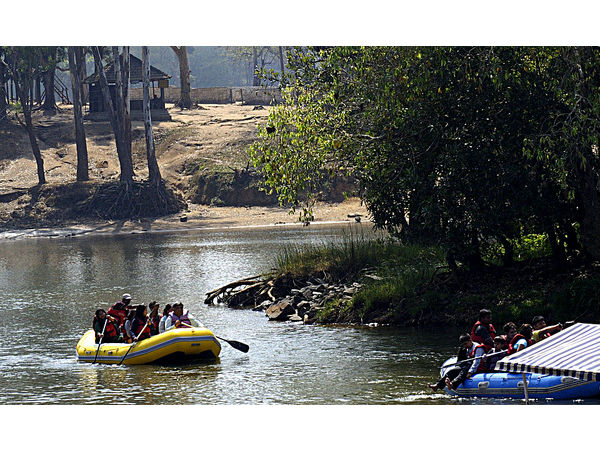 వాటర్ రాఫ్టింగ్ , దుబరే 