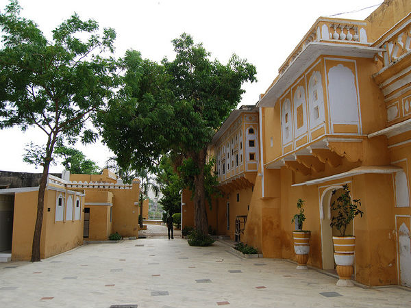 పూల్ మహల్ 