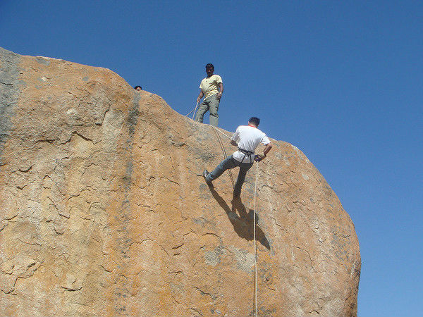 రాక్ క్లైమింగ్ సాహస క్రీడ