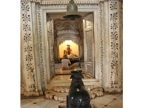 మాధవ్ రావ్ సింధియా స్మారక స్థూపం