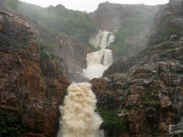 కైలాసనాథ కొండ జలపాతం 