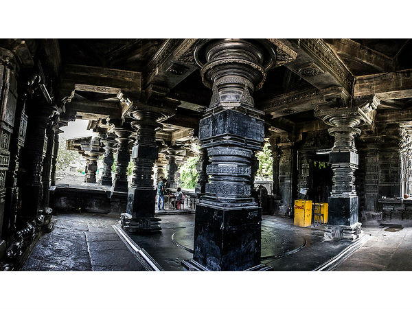 thousand pillar temple inside