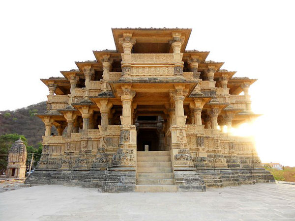 నవలఖ దేవాలయం