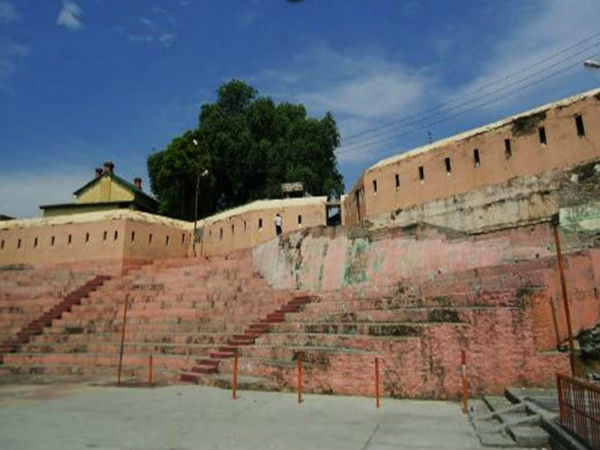 పితోర్ ఘర్ కోట