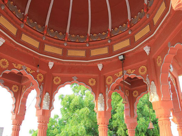 హెరిటేజ్ భవనం యొక్క ఛాత్రి