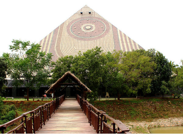 పిరమిడ్ వాలీ