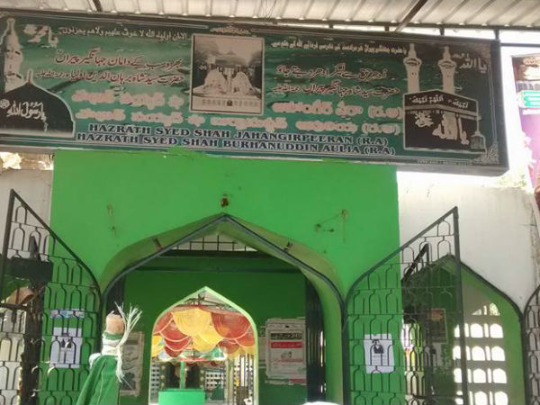 ఇద్దరి సమాధులు