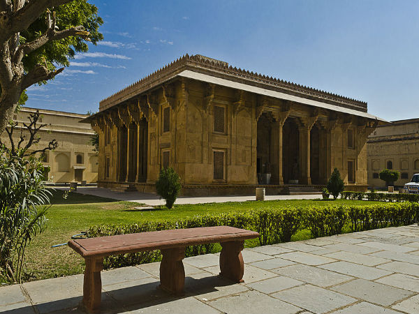 దౌలత్ ఖానా