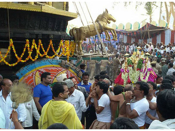 వైర్ ముడి ఉత్సవాలు