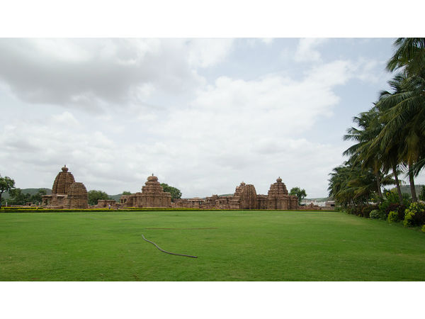 పట్టడక్కాల్ ఎలా చేరుకోవాలి ? 