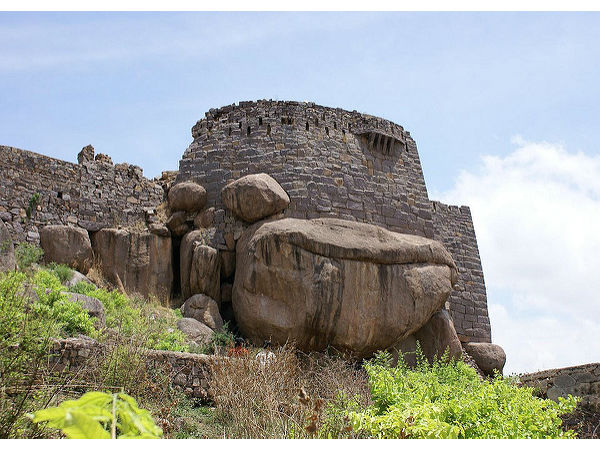 కోట బురుజులు 