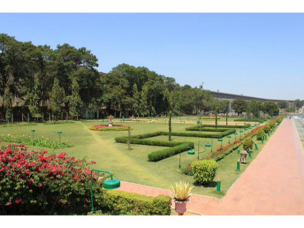 చుట్టుపక్కల ఉన్న ప్రదేశాలు