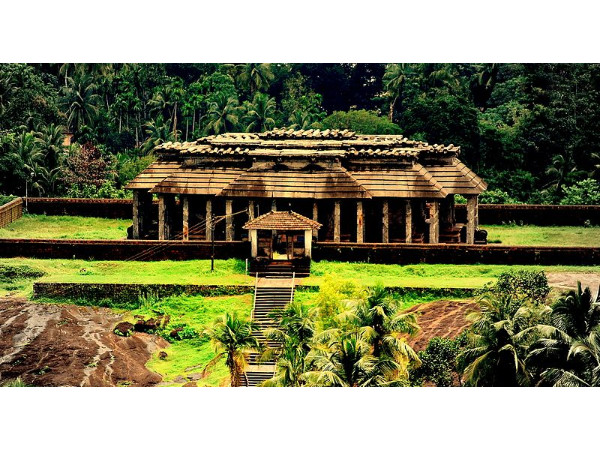 చతుర్ముఖ బసది