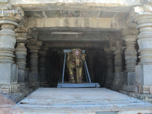 ఆలయం అంతర్భాగంలో