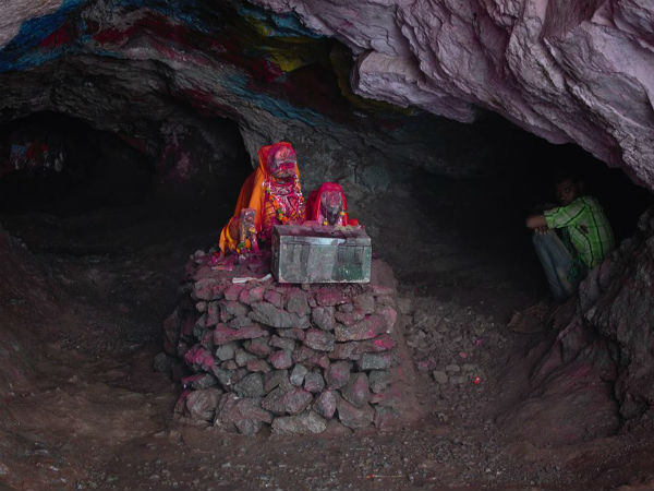 మచ్చీంద్రనాద్ గుహ