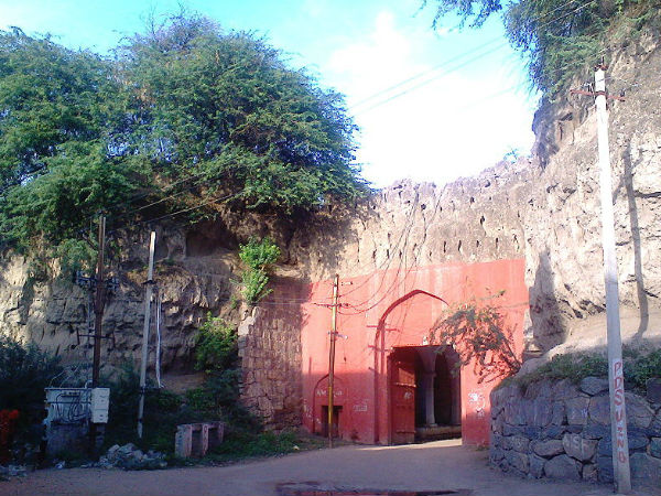 బీచుపల్లి చుట్టుప్రక్కల చూడవలసిన ఇతర దర్శనీయ ప్రదేశాలు 