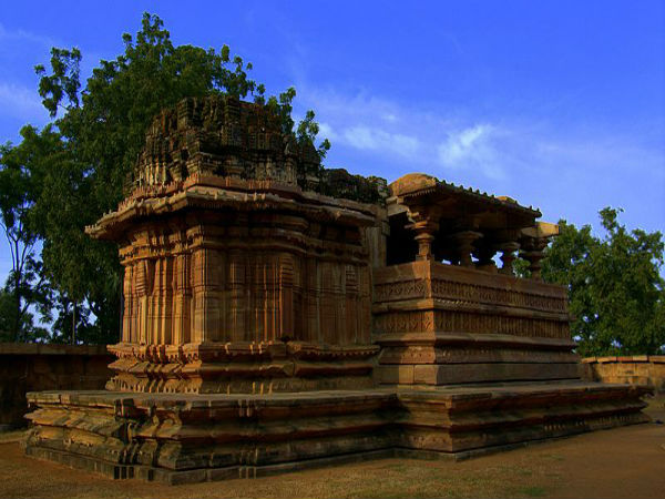 శిల్పకళాకారుల్ని సైతం