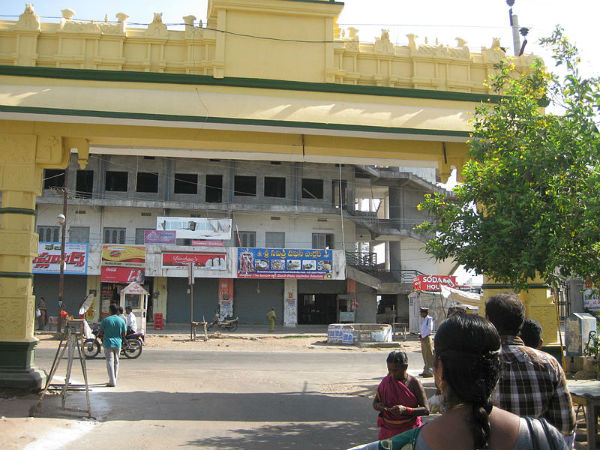 ఆలయానికి చేరుకొనే మార్గాలు