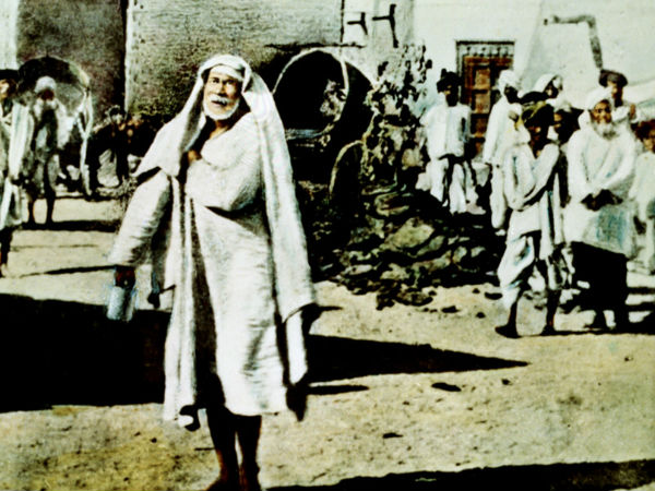 షిర్డీకి ప్రతిరోజు అధిక సంఖ్యలో యాత్రికులు