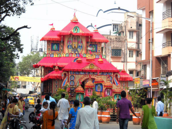 2. కాళీఘాట్ ఆలయం