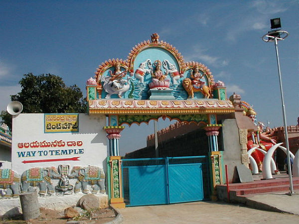 1. దేవాలయం లోపల హుండీలు