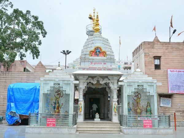 5. భక్తులు తండోపతండాలు