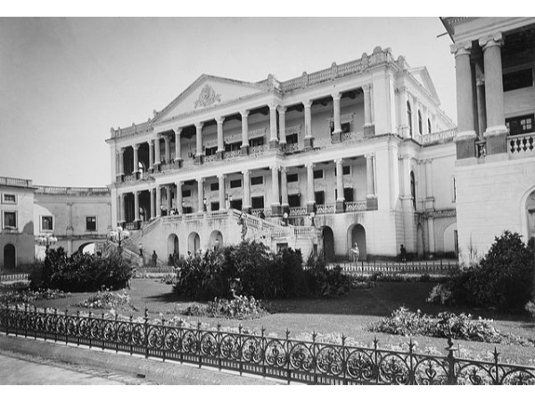 14. విలాసవంతమైన హోటల్