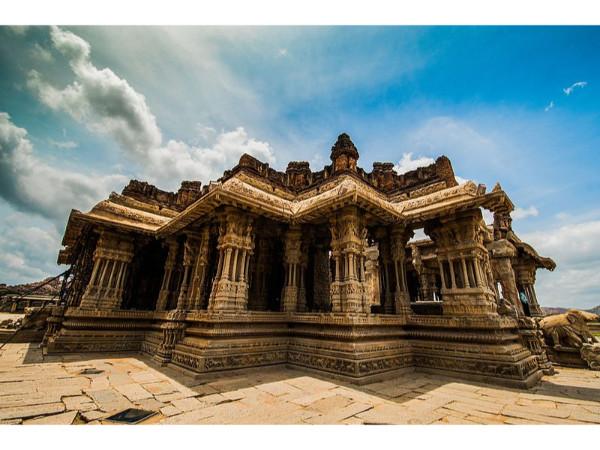 1. హంపి విఠల దేవాలయం 