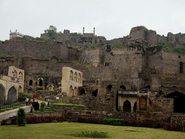 9. గోల్కొండ 