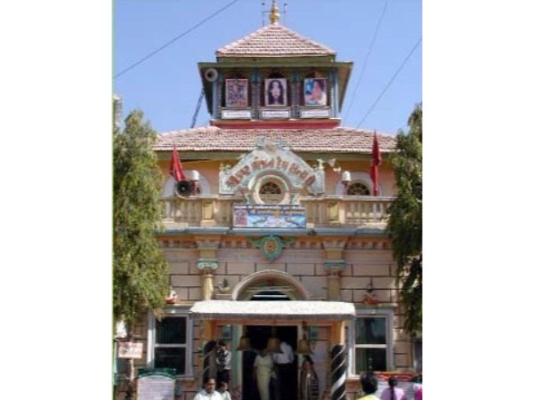 నోట్లో కొబ్బరికాయలు