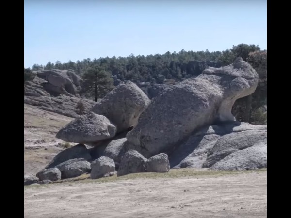 9. రాళ్ళు కప్పల్లా వుండటం