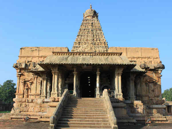 మిట్ట మధ్యాహ్న సమయంలో