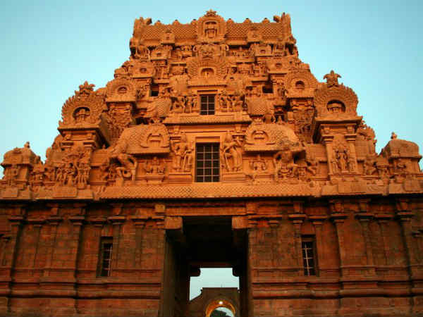 ఆలయం లోపల అనేక సొరంగ మార్గాలు 