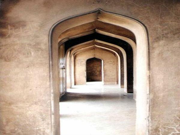 13. గ్యాలరీలు 