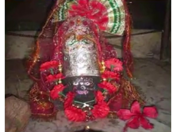 2. వింత ఆచారం