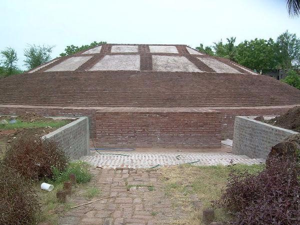 2000 నాటి స్తూపం