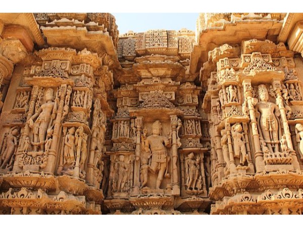 6. నిర్మాణ శైలి