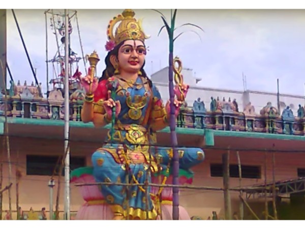 18 అడుగుల రాజరాజేశ్వరీ అమ్మవారి విగ్రహం