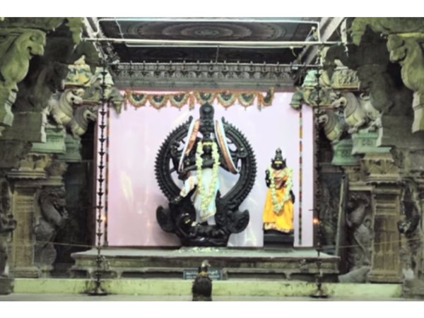 3. బంగారు 'విల్వ' (బిల్వ) పత్రాలు