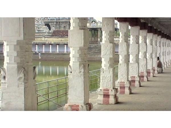 7. ఆలయగోపురం