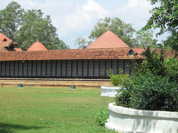 9. పవిత్ర ఆలయాలు