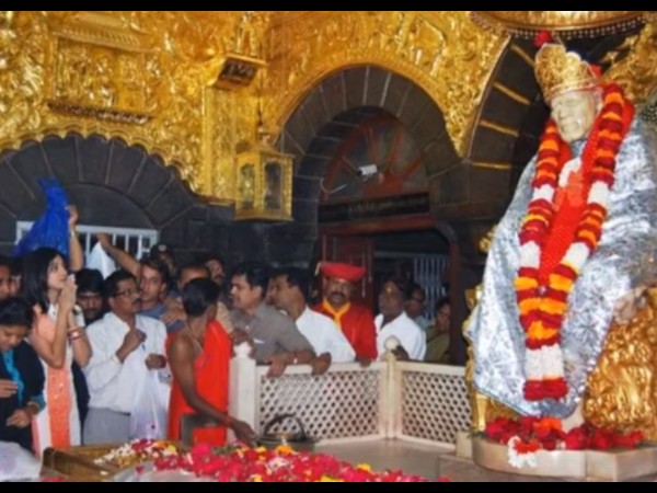 షిర్డీ లోని సమాధి మందిరం