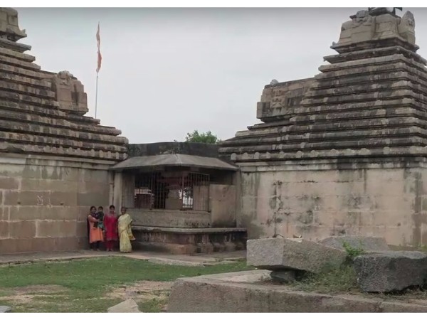 గుడిలో దాగిఉన్న నీడ రహస్యం