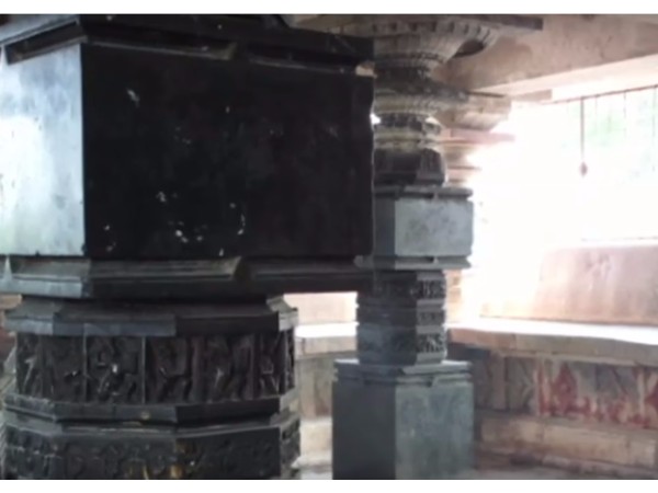 గుడిలో దాగిఉన్న నీడ రహస్యం