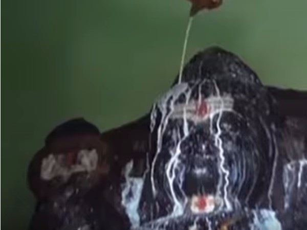 భక్తుల రద్దీ ఎక్కువగా ఎప్పుడుంటుంది?