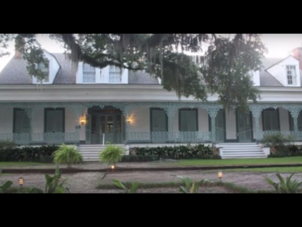 26. డి మెల్లో హౌస్