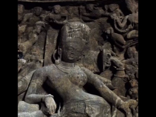 'త్రిమూర్తి' విగ్రహం 