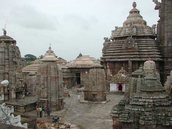 2. లింగరాజ దేవాలయం