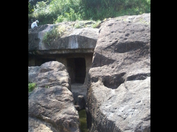 12. మండపేశ్వర్ గుహలు 